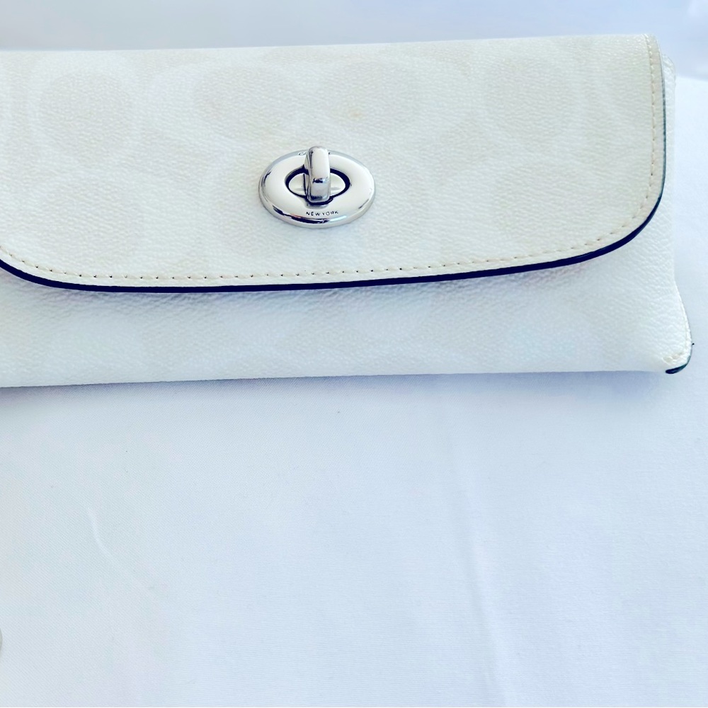 Coach Sunglass Case In Signature Canvas